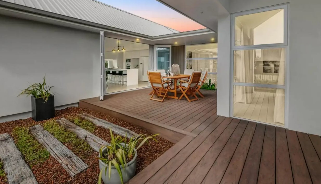 Barossa valley landscaper garden Courtyard garden decking
